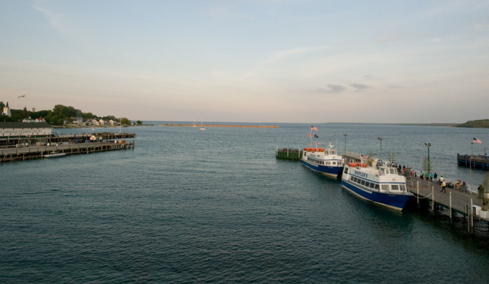 Bicycle Street Inn And Suites Đảo Mackinac Ngoại thất bức ảnh